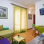 Aja And Stefy Apartament