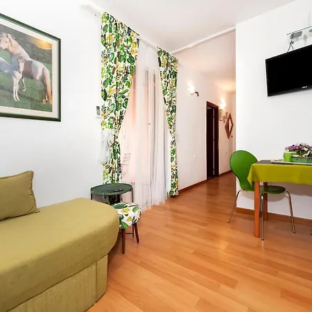 Aja And Stefy Apartment *