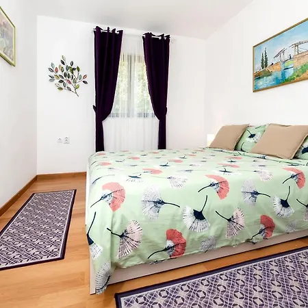 Aja And Stefy Apartment